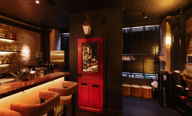 Little Red Door: El mejor cóctel bar de París en el Marais (3.º)