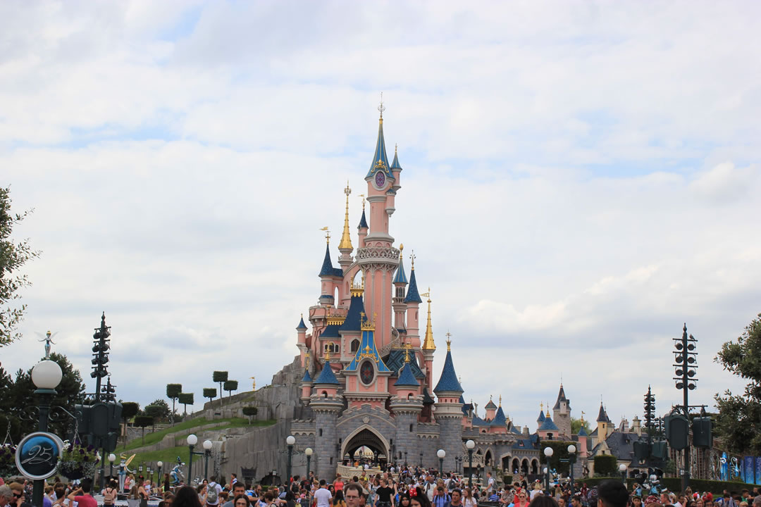Entradas para Disneyland París: Traslado en Autobús y Pases sin Colas